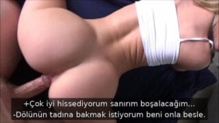 Yerleri Süpüren Annem Önümde Eğilince Götüne Baktım